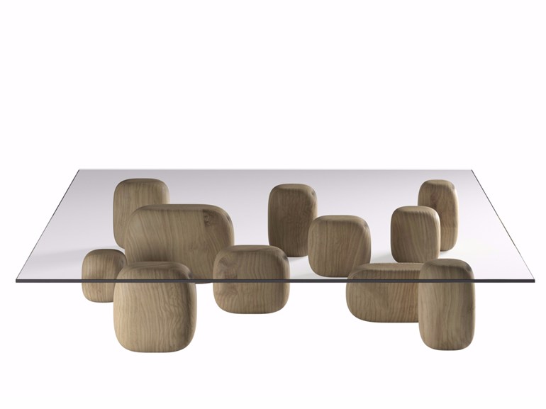 La table Ishi de Nendo pour De Padova se compose de 11 éléments en cèdre libanais, dont seulement 6 supportent le plateau en verre. Empreinte de poésie, Ishi signifie en japonais le chemin à parcourir pour atteindre un but. Nendo s’est illustré dans l’édition 2016 de la Milan design week avec son installation « 50 manga chairs ».