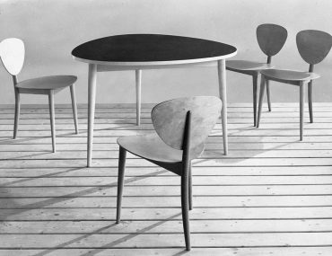 Dreirundtisch et Dreibeinstühle Max Bill, 1949 Photo: Max, Binia + Jakob Bill Stiftung Adligenswil © VG Bild-Kunst, Bonn 2008