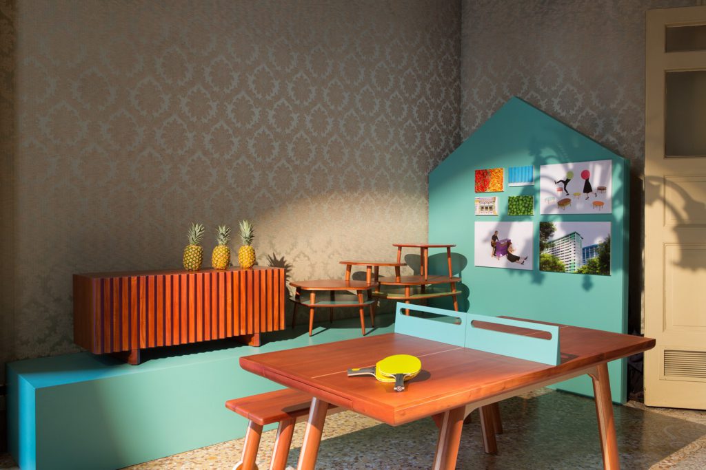 Parmi les découvertes, on peut citer la collection PLAYplay de Lanzavecchia + Wai pour Journey East qui a fait ses débuts à Milan avec une série de tables et de rangements joyeux et ludiques imprégnés des couleurs et de la culture de l’Asie du Sud Est. Il y a fort à parier que PLAYplay intégrera rapidement les intérieurs des citadins branchés.