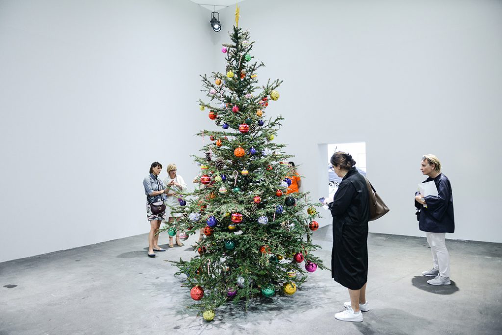 Philippe Parreno, « Fraught Times: For Eleven Months of the Year it’s an Artwork and in December it’s Christmas » (2017). Photo © Art Basel