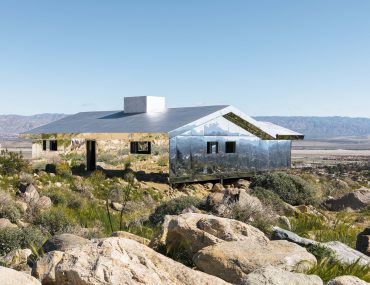Doug Aitken, MIRAGE. 2017. Photo Lance Gerber. Courtesy the artist and Desert X.