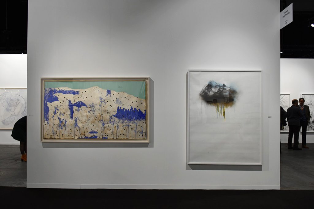 A droite Waseem Ahmed, Gowen Contemporary, à gauche Alexia Turlin, Montagnes-eau, Rosa Turetsky. Photo © Corine Stübi