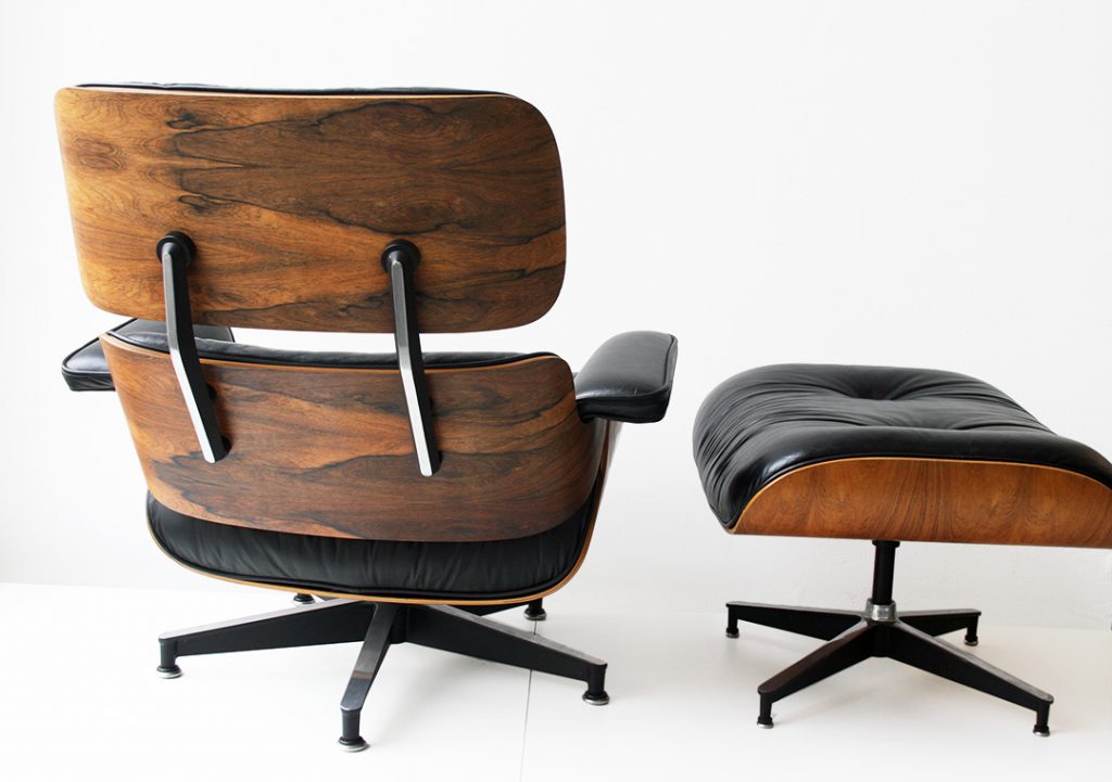 Lounge chair et ottoman, Charles & Ray Eames, édition Herman Miller. Photo © Kissthedesign